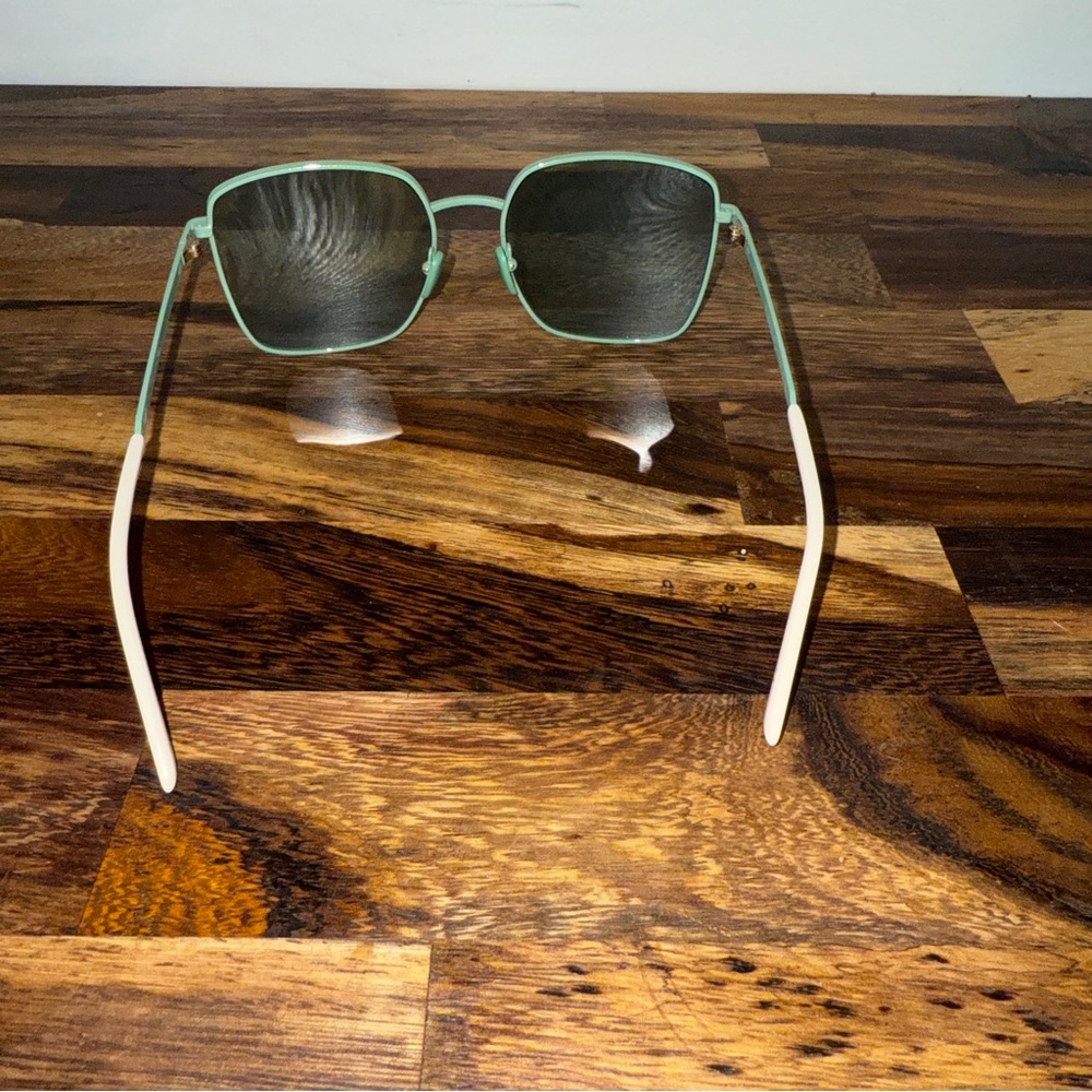 Gucci Light Green Square Sunglasses - Picture 6 of 8